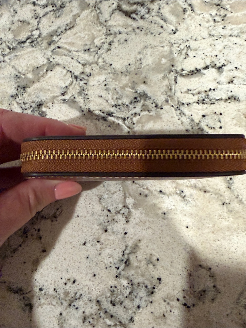 Coach “peanuts” zip around card wallet - Picture 5 of 7